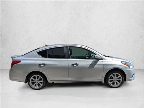 Used 2016 Nissan Versa FWD image 4