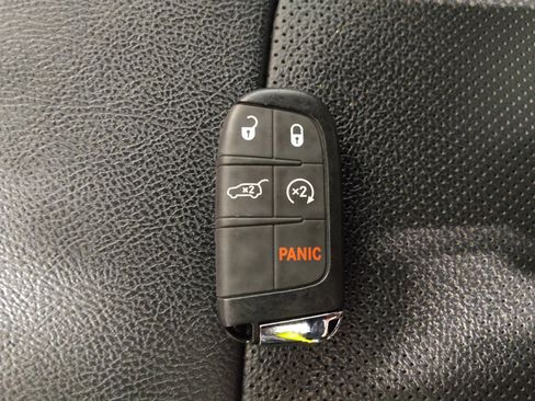 Used 2023 Jeep Compass Latitude AWD/4WD image 32