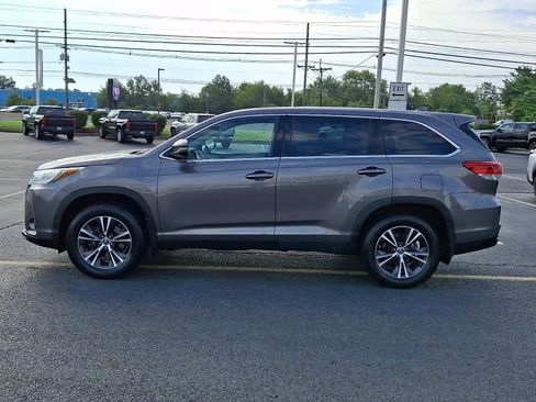 Used 2019 Toyota Highlander Plus AWD/4WD image 11