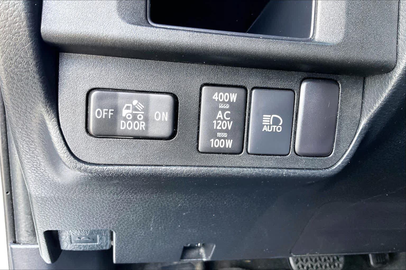 Used 2018 Toyota Tacoma TRD Sport w/ Technology Package RWD image 13