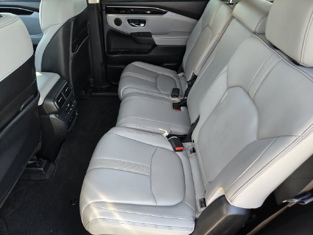 Used 2025 Honda Pilot Touring image 29
