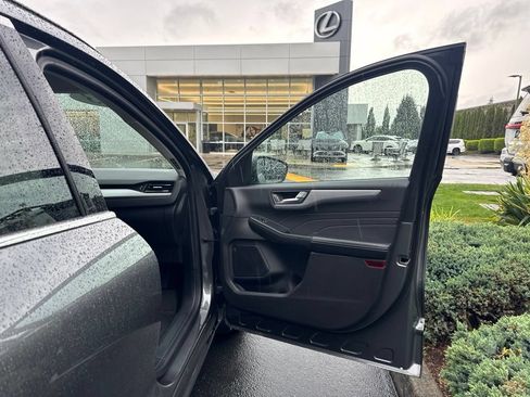 Used 2023 Ford Escape Platinum w/ Premium Technology Package AWD/4WD image 18