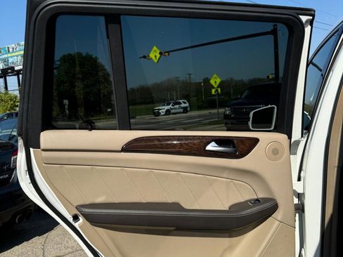 Used 2016 Mercedes-Benz GL 450 4MATIC w/ Premium I Package image 19