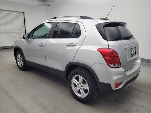 Used 2020 Chevrolet Trax LT w/ LT Convenience Package AWD/4WD image 3