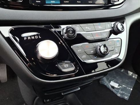 New 2026 Chrysler Voyager LX FWD image 19