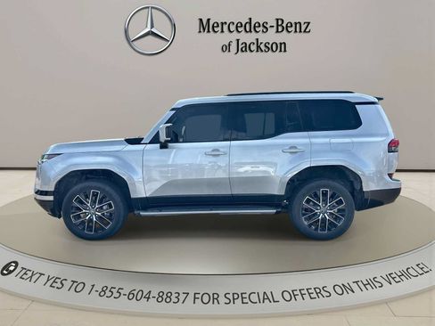 Used 2024 Lexus GX 550 w/ Accessory Package (Z1) AWD/4WD image 5