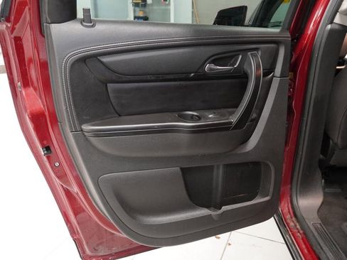 Used 2016 Chevrolet Traverse LT w/ Style and Technology Package FWD image 23