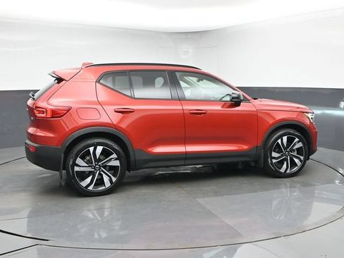 Used 2023 Volvo XC40 B5 Plus w/ Driver Assist Package AWD/4WD image 9
