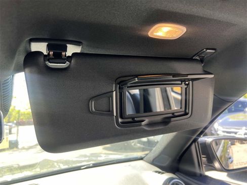 Used 2024 Mercedes-Benz GLB 250 4MATIC image 28