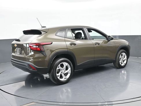 Used 2024 Chevrolet Trax LS w/ LS Convenience Package image 6