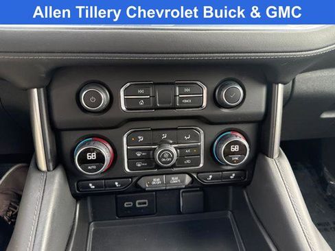 Used 2024 Chevrolet Tahoe Z71 w/ Luxury Package image 15