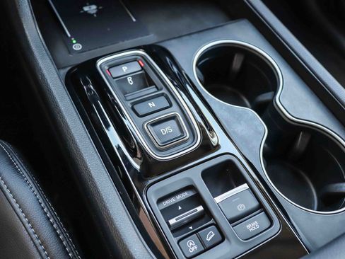 Certified 2025 Honda Pilot Touring image 28