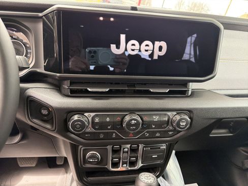 New 2026 Jeep Gladiator Sport AWD/4WD image 22