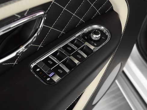 Used 2021 Bentley Bentayga Speed image 35