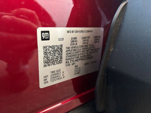 Used 2025 Chevrolet Trax LT image 29