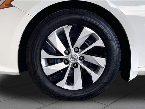 Used 2019 Nissan Altima 2.5 S FWD image 11