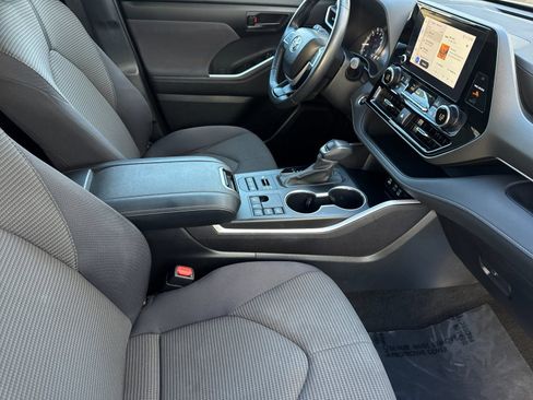 Used 2024 Toyota Highlander LE image 18