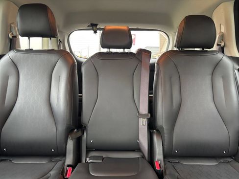 Used 2026 Kia Carnival FWD image 40