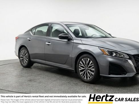 Used 2025 Nissan Altima 2.5 SV FWD image 1