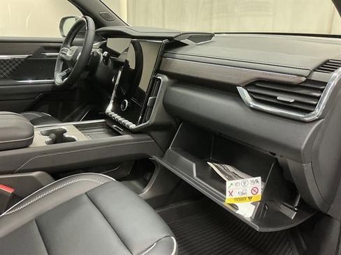 New 2026 GMC Acadia Denali w/ Super Cruise Package AWD/4WD image 15