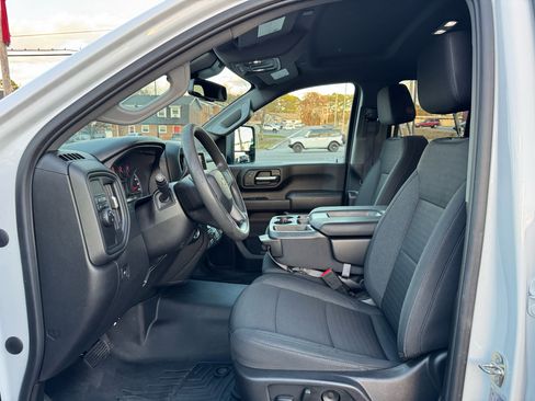 Used 2024 Chevrolet Silverado 2500 Custom w/ Custom Value Package image 15