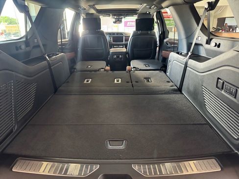 Used 2024 GMC Yukon XL Denali Ultimate image 11