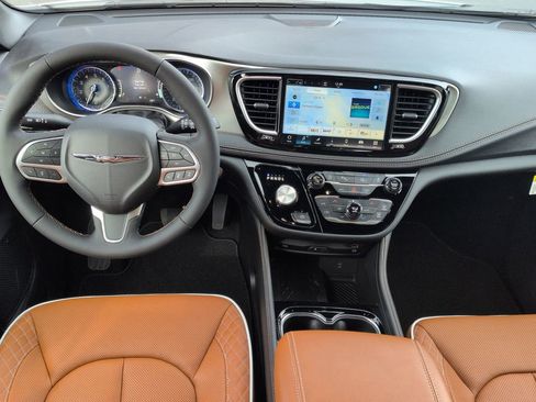 New 2026 Chrysler Pacifica Pinnacle w/ Trailer Tow Group image 18