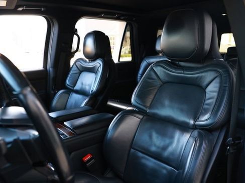 Used 2023 Lincoln Navigator L Reserve image 9