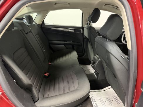 Used 2020 Ford Fusion SE FWD image 22