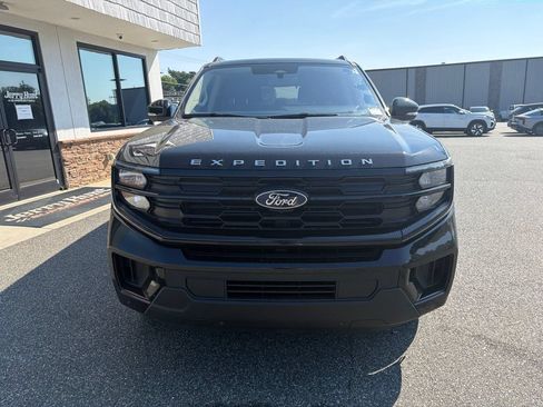 Used 2025 Ford Expedition Active AWD/4WD image 12