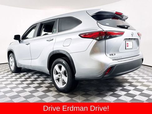 Used 2023 Toyota Highlander L FWD image 21