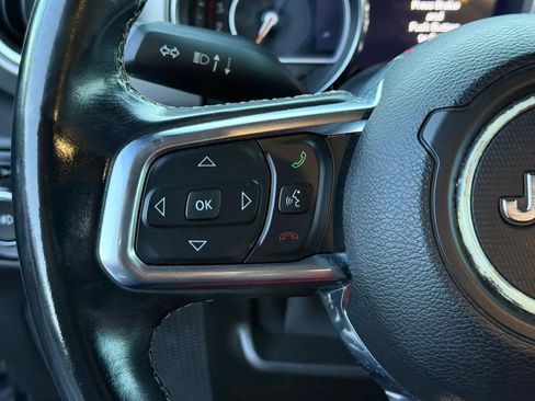 Used 2019 Jeep Wrangler Unlimited Sahara image 13