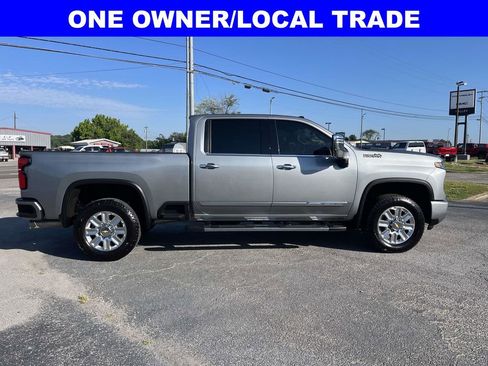 Used 2025 Chevrolet Silverado 3500 High Country w/ Technology Package AWD/4WD image 2