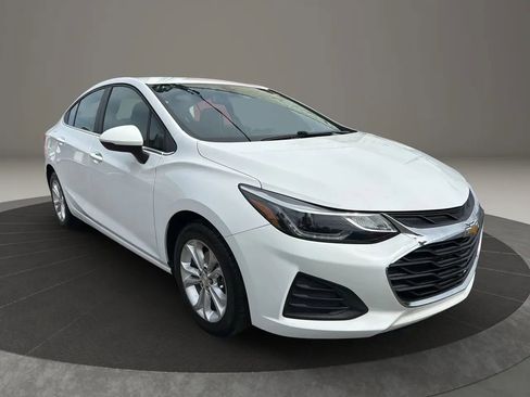 Used 2019 Chevrolet Cruze LT w/ Convenience Package image 3