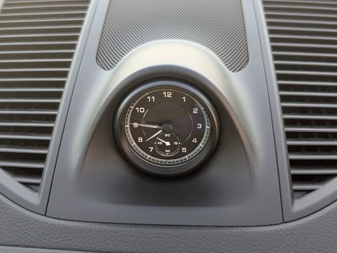 Certified 2022 Porsche Macan image 16