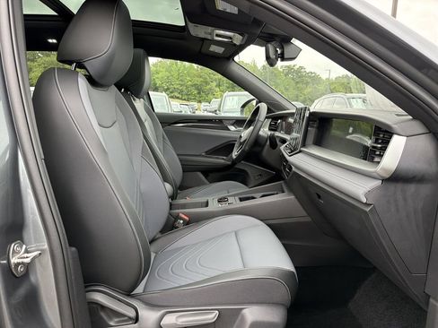 New 2026 Volkswagen Tiguan SE R-Line FWD image 18