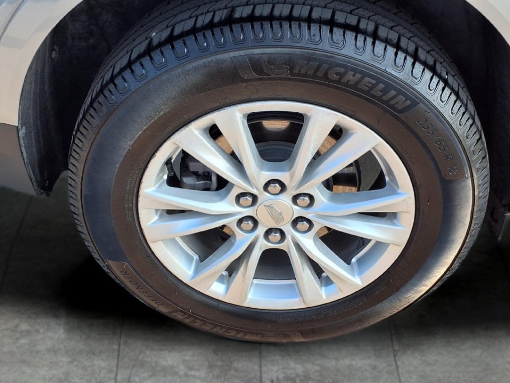 Used 2023 Cadillac XT5 Luxury w/ LPO, Floor Liner Package FWD image 9