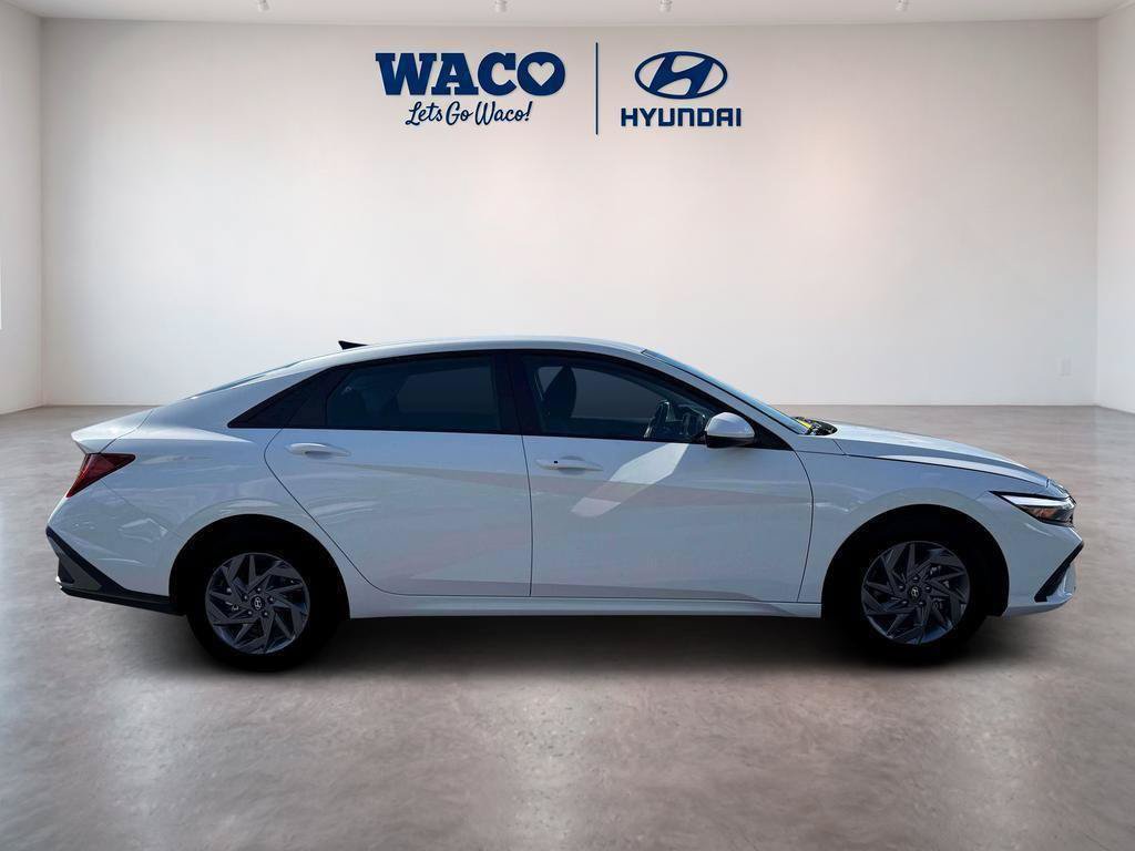 Used 2026 Hyundai Elantra Hybrid FWD image 9