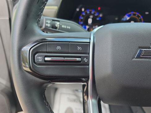 Used 2024 Chevrolet Colorado ZR2 w/ Technology Package image 18