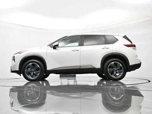 Certified 2024 Nissan Rogue SV image 45