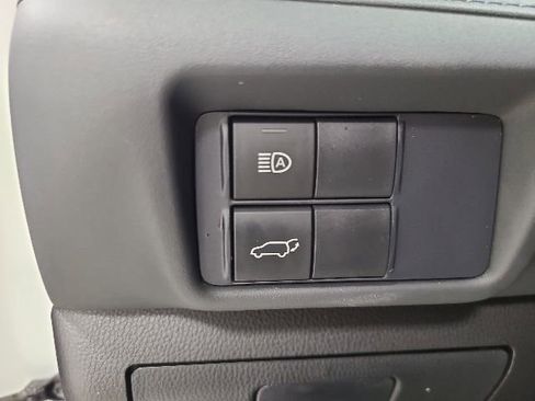 Used 2021 Toyota Highlander XLE AWD/4WD image 38