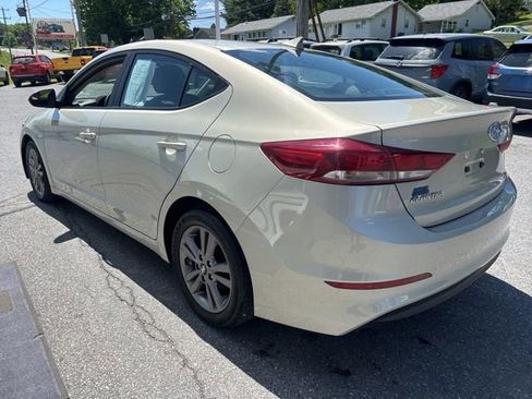Used 2017 Hyundai Elantra SE FWD image 3