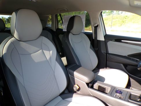 Used 2026 Volkswagen Tiguan SE AWD/4WD image 13