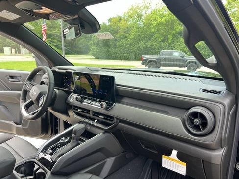 Used 2025 Chevrolet Colorado Trail Boss AWD/4WD image 29