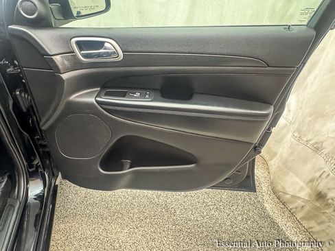 Used 2018 Jeep Grand Cherokee Altitude image 24
