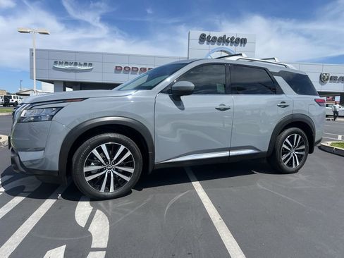Used 2024 Nissan Pathfinder Platinum w/ Cargo Package FWD image 1