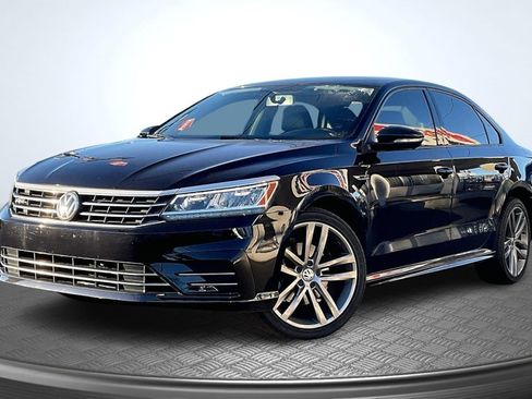 Used 2018 Volkswagen Passat 2.0T R-Line image 12