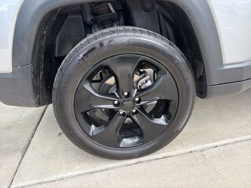 Used 2020 Jeep Compass Latitude AWD/4WD image 28