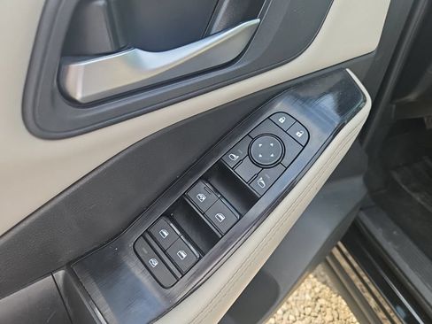 Used 2025 Nissan Rogue SV AWD/4WD image 9