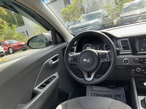 Used 2017 Kia Niro LX FWD image 15